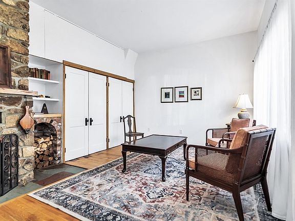 4th image of 40 Webster Ave