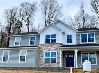 21 Overlook Dr, Reading, PA 19606