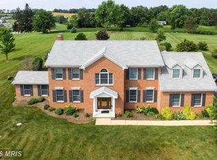 2437 Fox Chase Dr, Hanover, PA 17331