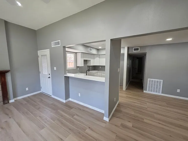 2419 E Timberview Ln — Photo 10