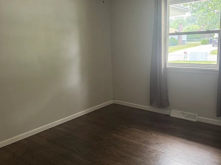 745 Forde Ave — Photo 18
