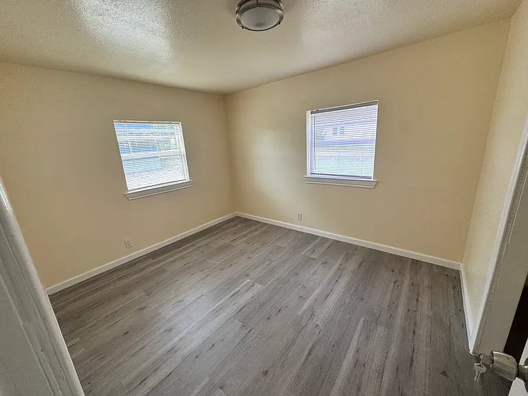 306 Dover Dr — Photo 5