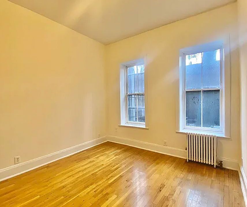 1st image of 117 Christopher St APT 1