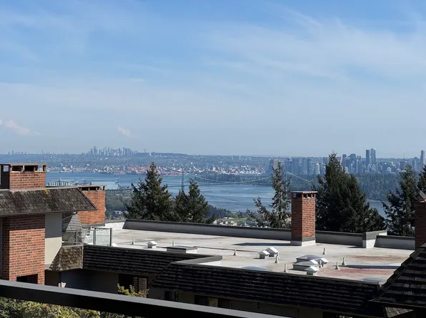2216 Folkestone Way, West Vancouver, BC