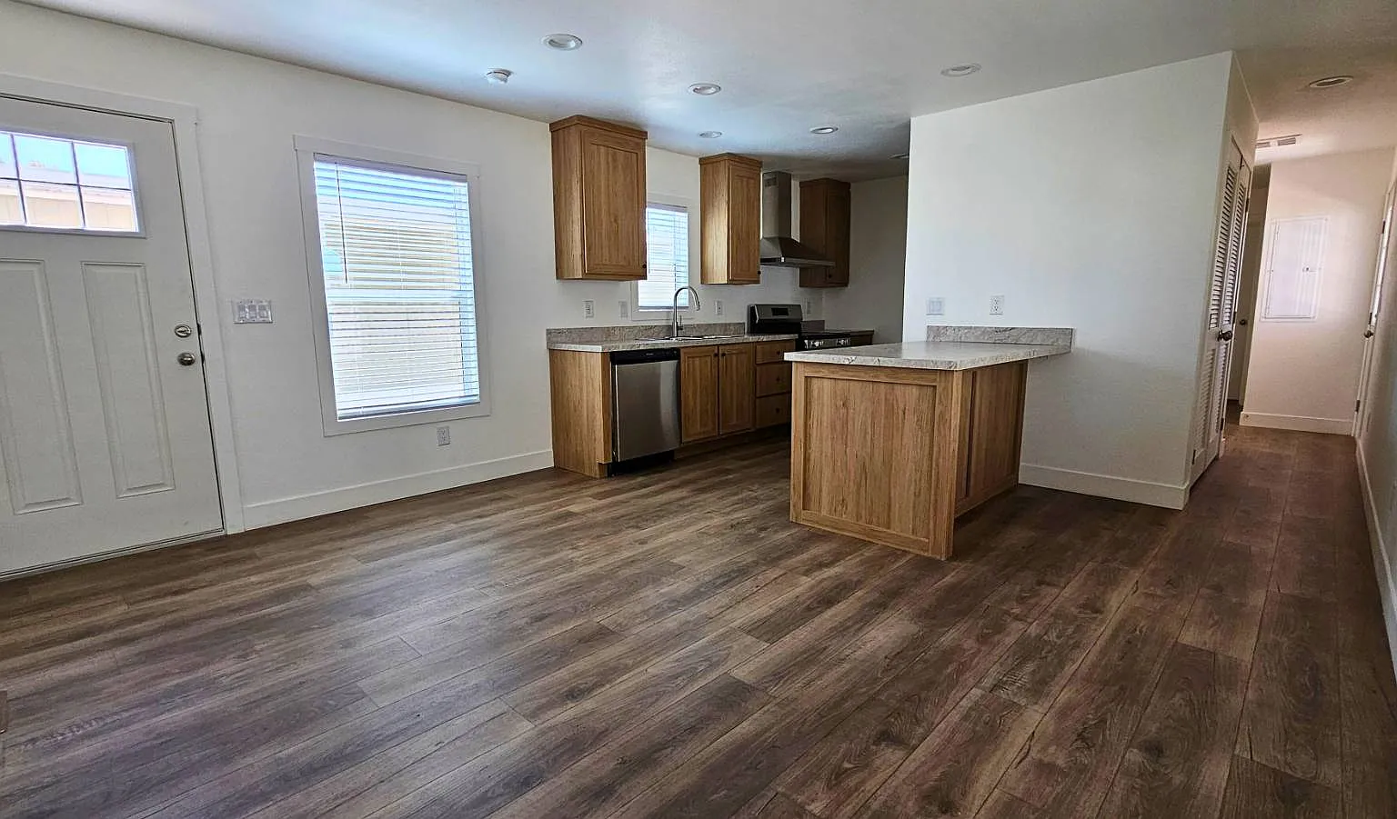 3 bed, 2.0 bath, $1,290 — Photo 1