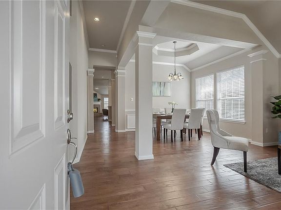4th image of 2109 Oak View Pl