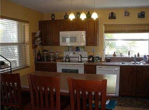 5th image of 1208 NW 125th Ter