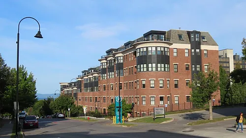 40 College St Photo 1