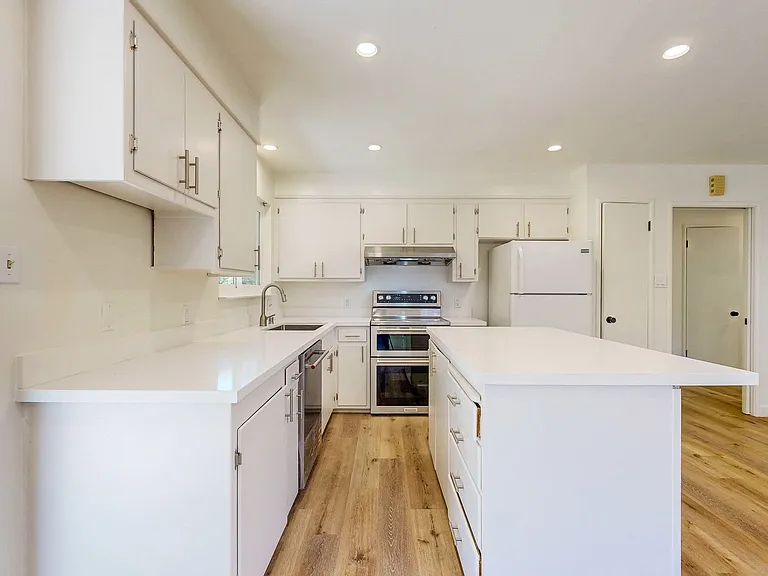 1925 Leafgreen Dr — Photo 14