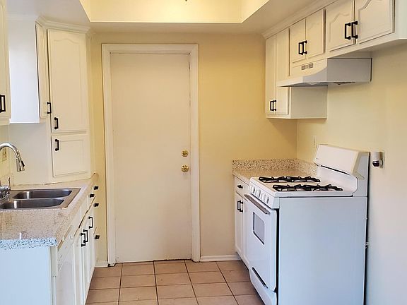 3rd image of 1609 Naomi St #3