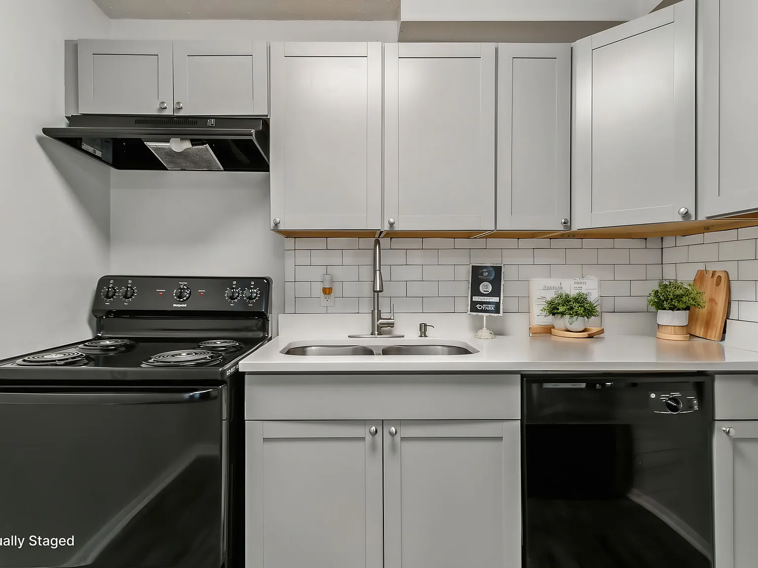 Mitchell s Park Apartments — Photo 2