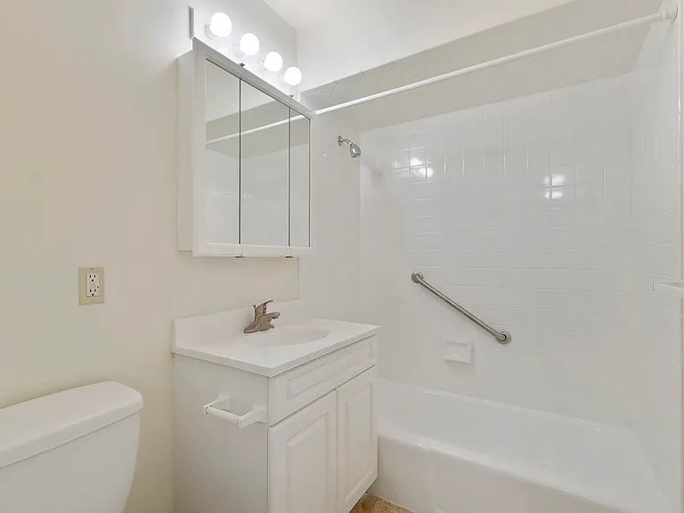 99 Madison Ave — Photo 10