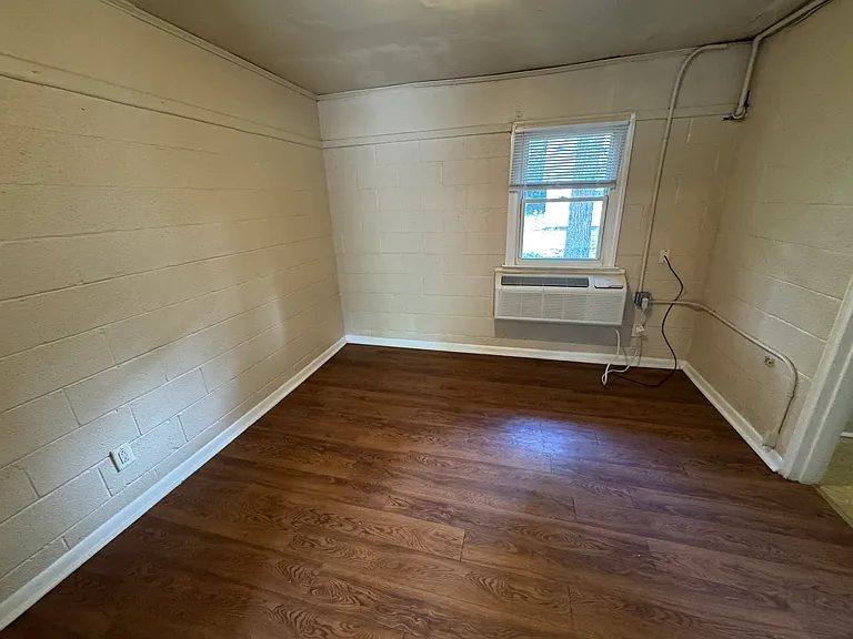 Gurley Flats — Photo 22