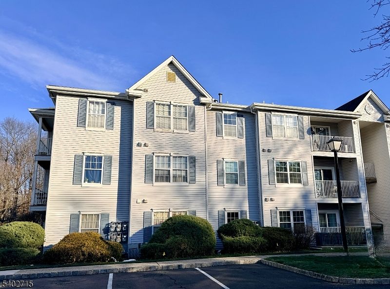 1st image of 109 Stratford Place