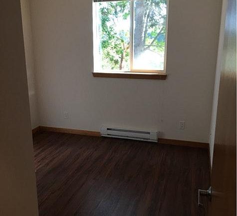 5th image of 250 Camelia Loop NE
