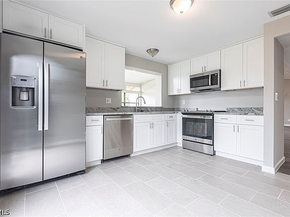 5th image of 16737 Pheasant Ct