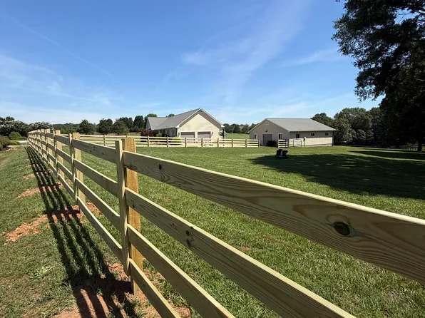 203 Bruce Meadow Rd, Simpsonville, SC 29681