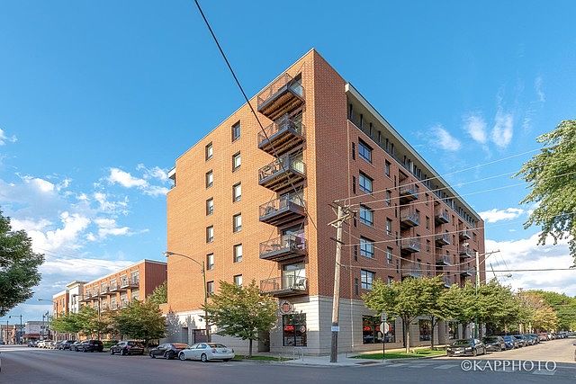 1st image of 974 W 35th Pl APT 303
