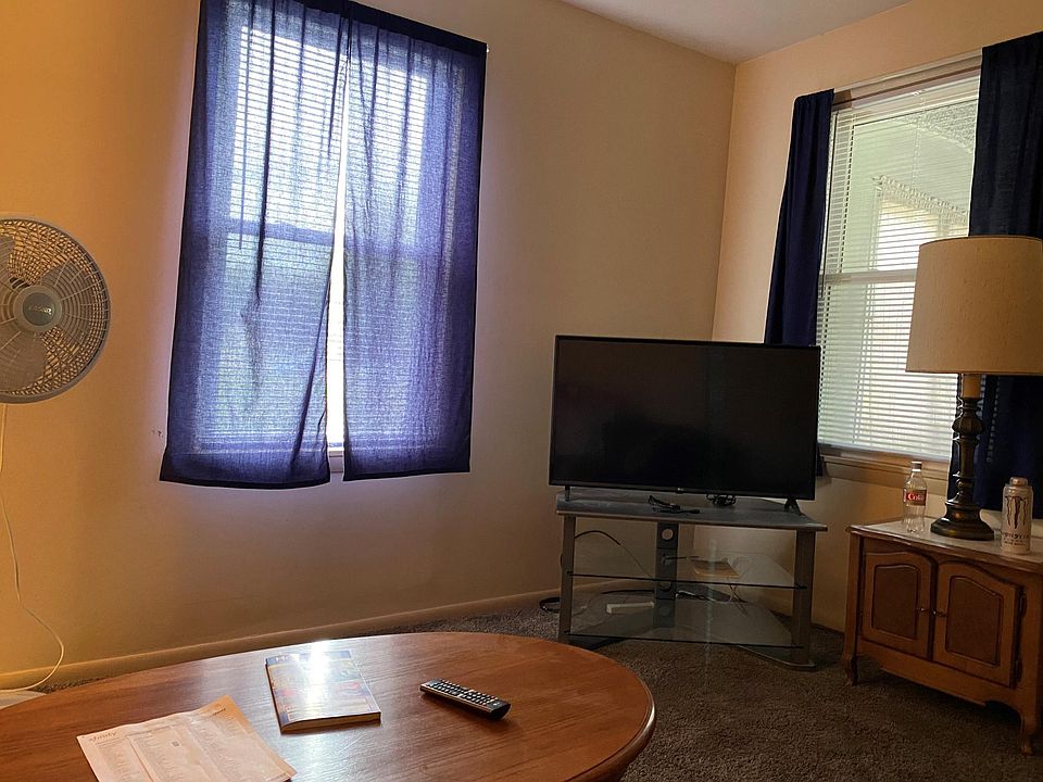 2nd image of 427 Bucklin St APT 1
