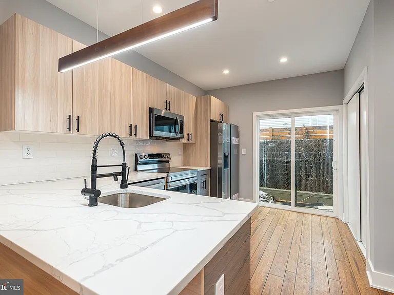2821 Livingston St #1 — Photo 11