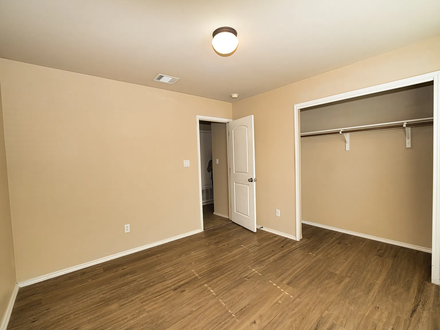 3 bed, 1799 sqft, $2,100 — Photo 4