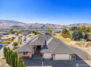 305 Orchard View Dr, Chelan, WA 98816