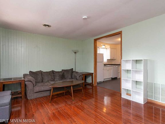 3rd image of 5856 W 88th St