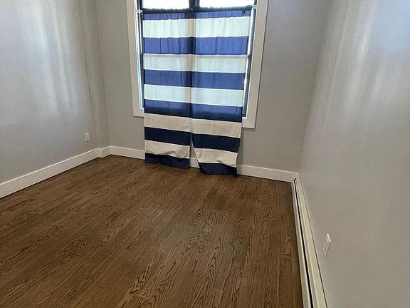4th image of 176 Mallory Ave #1