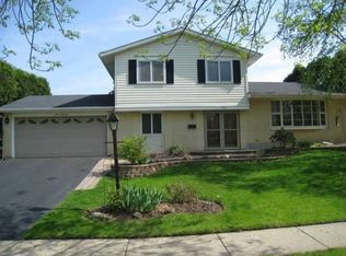 935 Colony Ln, Hoffman Estates, IL 60192