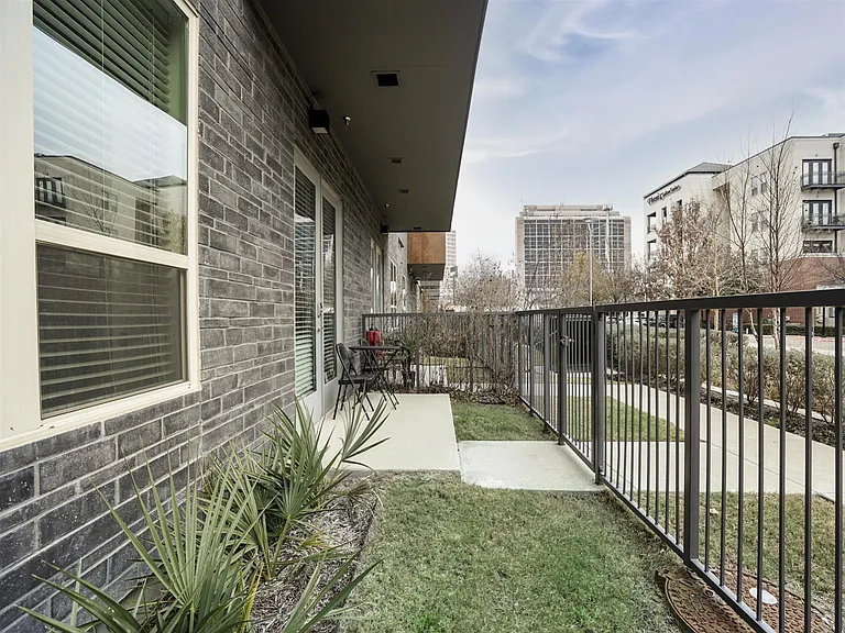 Thunder Rd — Photo 16