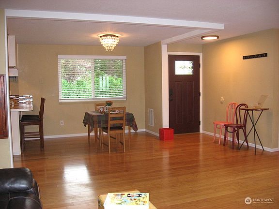 4th image of 11919 27th Court NE