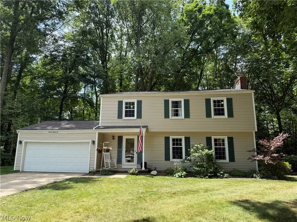 2082 Willowdale Dr, Stow, OH 44224