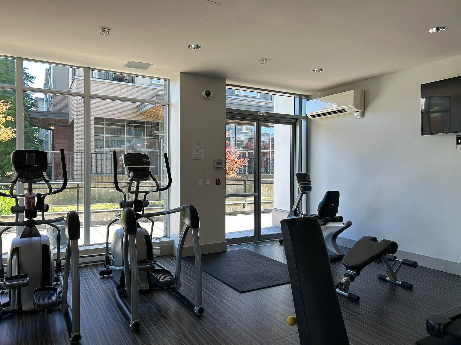 Studio, 400 sqft, $1,500 — Photo 3