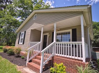 102 Oakdale St, Lexington, NC 27292