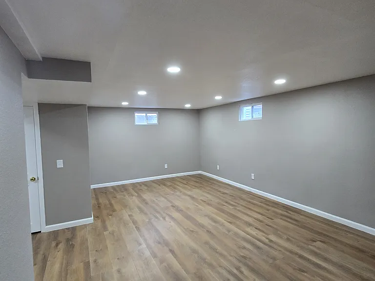 4480 S Queen St — Photo 7