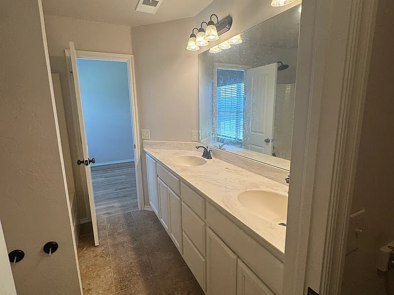 4408 Brooklyn Ave — Photo 17