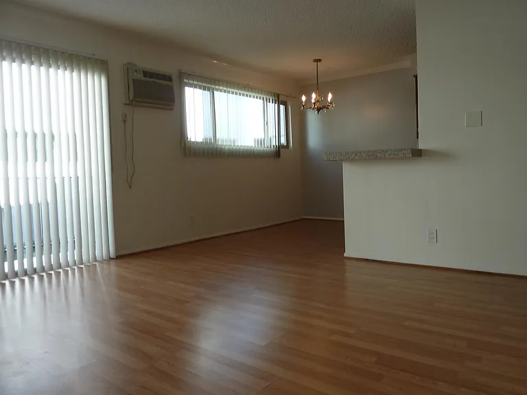 2055 Rodney Dr — Photo 10
