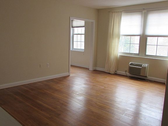 5th image of 3051 Idaho Ave NW APT 206