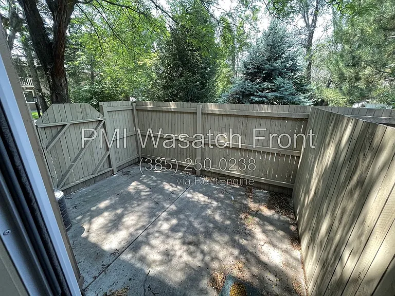 662 E Cobblestone Ln — Photo 12