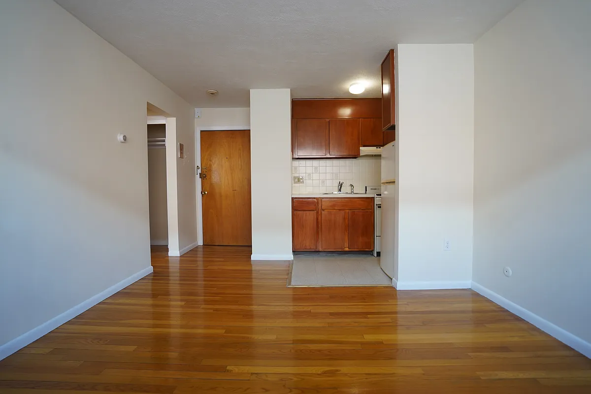 Building Photo - 360 Market St #7