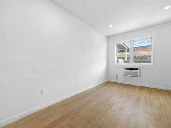 20 Starr Street image 10 of 27