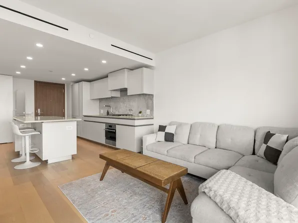 889 Pacific St #1104, Vancouver, BC V6Z 2P5
