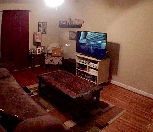 4th image of 211 Laurel Ave W