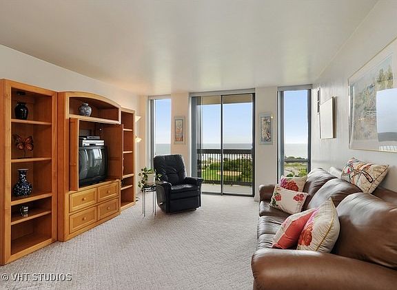 2nd image of 1660 N La Salle St #2107