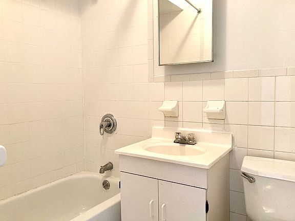 5th image of 135 Graham Ave #3B