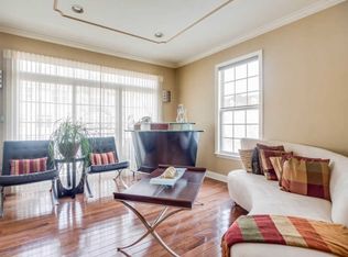 10 Surry Ct, Jersey City, NJ 07305
