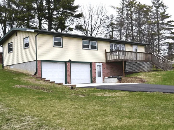 212 Center St, Elroy, WI 53929