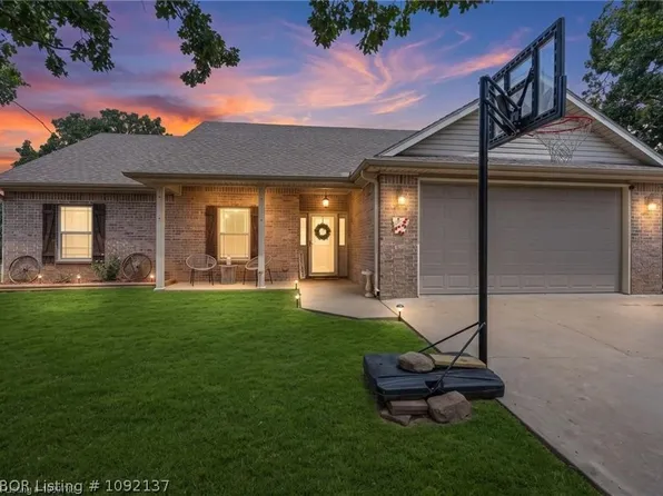422 Hidden Oaks Rd, Alma, AR 72921