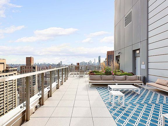 5th image of 325 Lexington Ave APT 5D