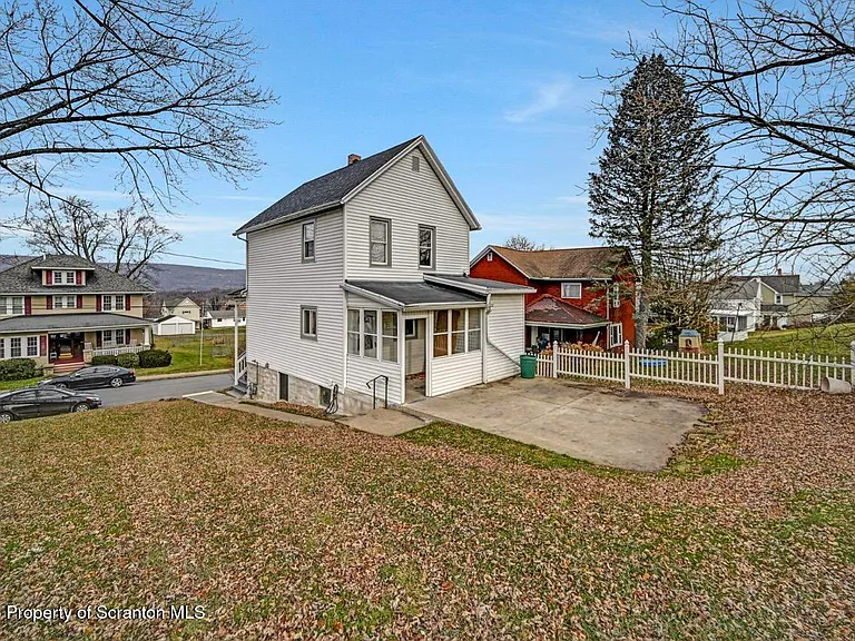2725 Cedar Ave — Photo 5